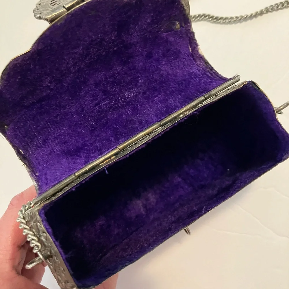 Silver Coloured Antique Vintage Metal Clutch Evening Bag 6”x5” Chain Strap - Picture 3 of 4